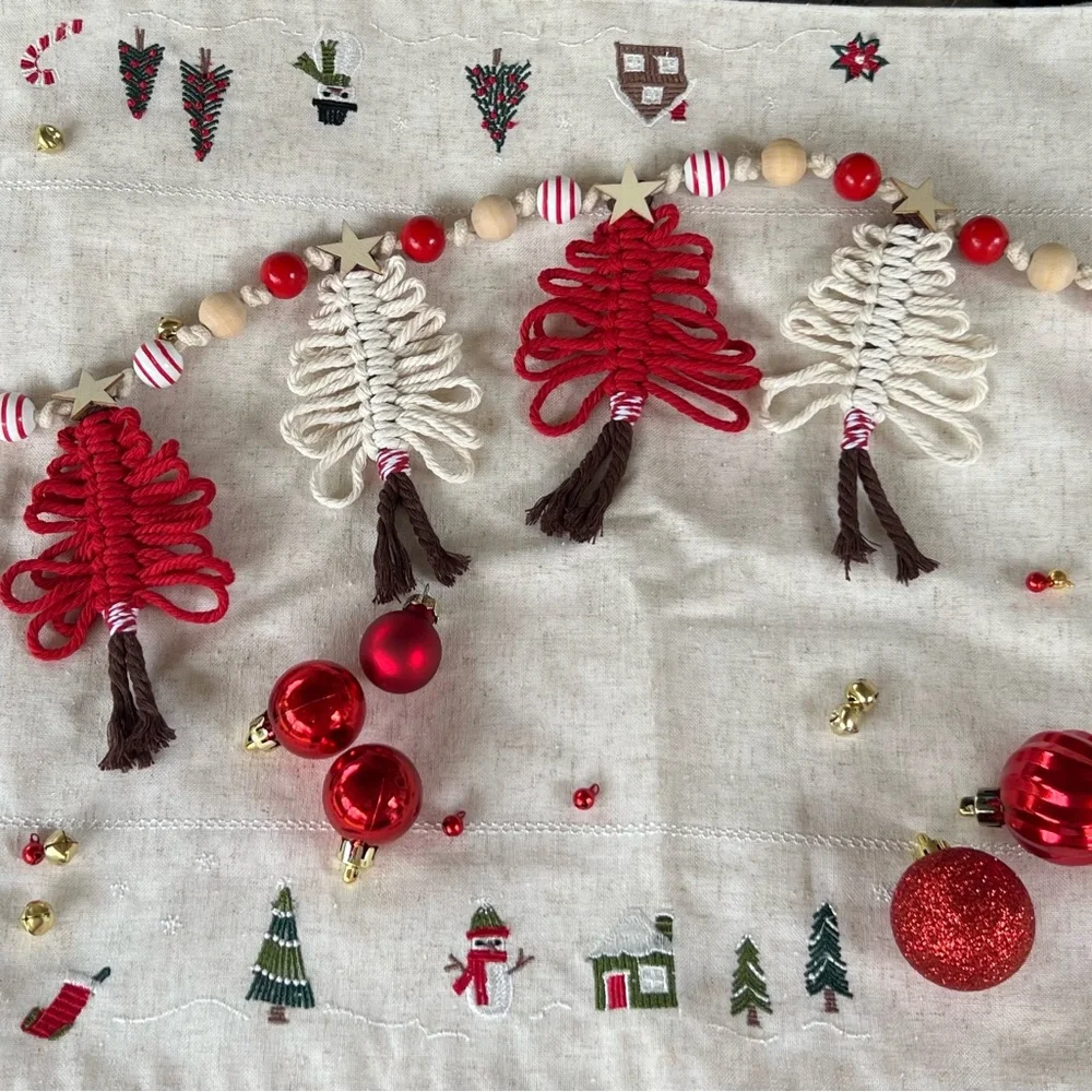 Festive Red and White Holiday Garland